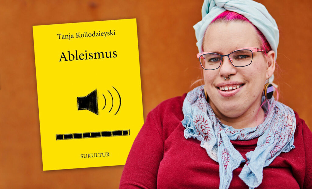 Foto von Tanja. Sie hat rot-pink gefärbte Haare, trägt eine Brille und ein Kopftuch. Neben ihr ist ein gelbes Buchcover zu sehen mit dem Titel "Ableismus" und einem Lautsprecher-Symbol.
