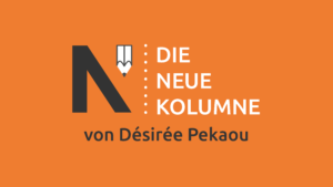 Das Logo von Die Neue Norm auf orangem Grund. Rechts davon steht: Die Neue Kolumne. Unten steht: Von Désirée Pekaou.