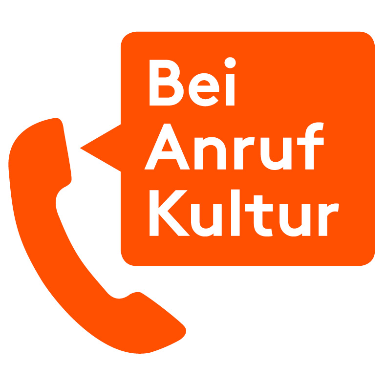 Das Logo von "Bei Anruf Kultur" - ein orangenes Telefonsymbol un daneben der Text Bei Anruf Kultur.