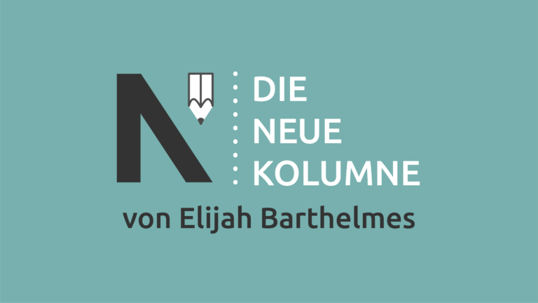 Das Logo von die neue Norm auf mintfarbenen Grund. Rechts davon steht: Die Neue Kolumne. Unten steht: Von Elijah Barthelmes.