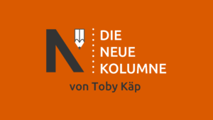 Das Logo von die neue Norm auf rotem Grund. Rechts davon steht: Die Neue Kolumne. Unten steht: Von Toby Käp.