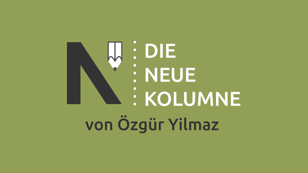 Grasgrünes Hintergrundbild mit dem Logo „Die Neue Kolumne“ von Özgür Yilmaz