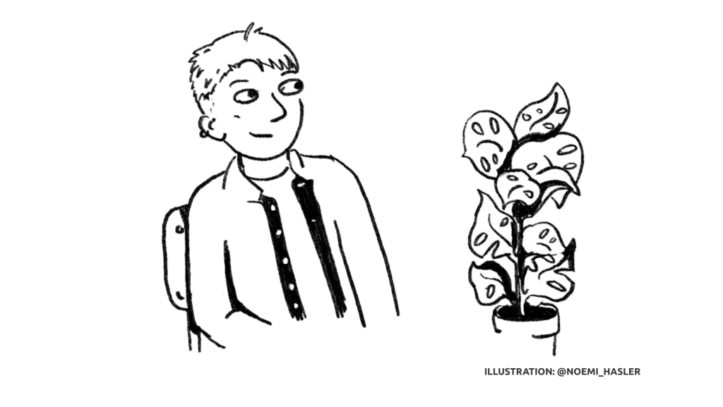 Zeichnung einer Person mit kurzen Haaren und Ohrring, T-Shirt und geöffnetem Hemd, die neben einer Topfpflanze sitzt und leicht lächelt. Links steht @noemi_hasler in roter Schrift
